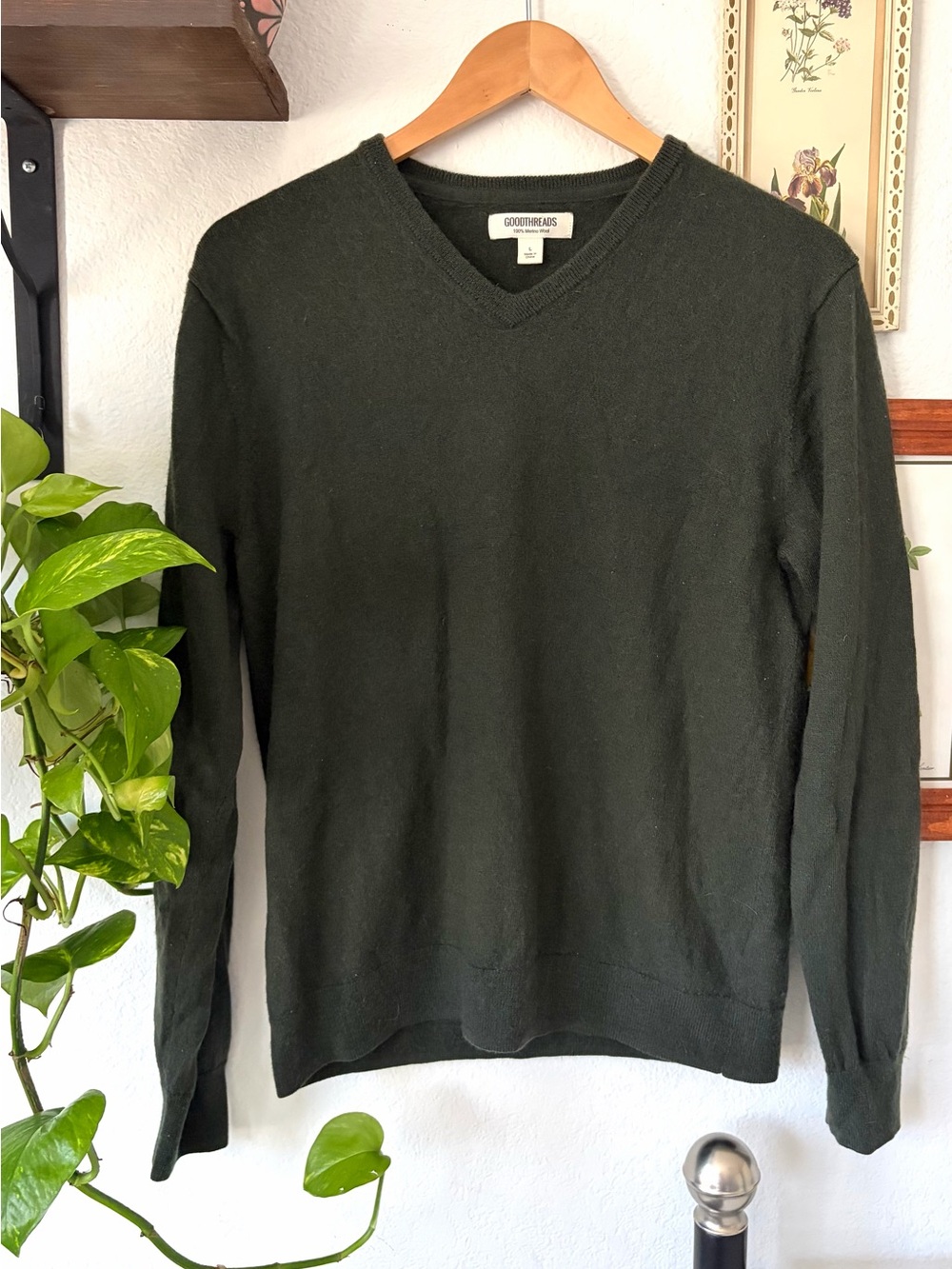 Cozy Classic Merino Wool Men’s Dark Green V-Neck Sweater - Large